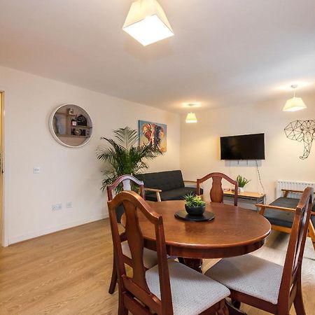 אדינבורו Elegant 2 Bedroom City Centre Apartment - Free Parking - Private Balcony מראה חיצוני תמונה