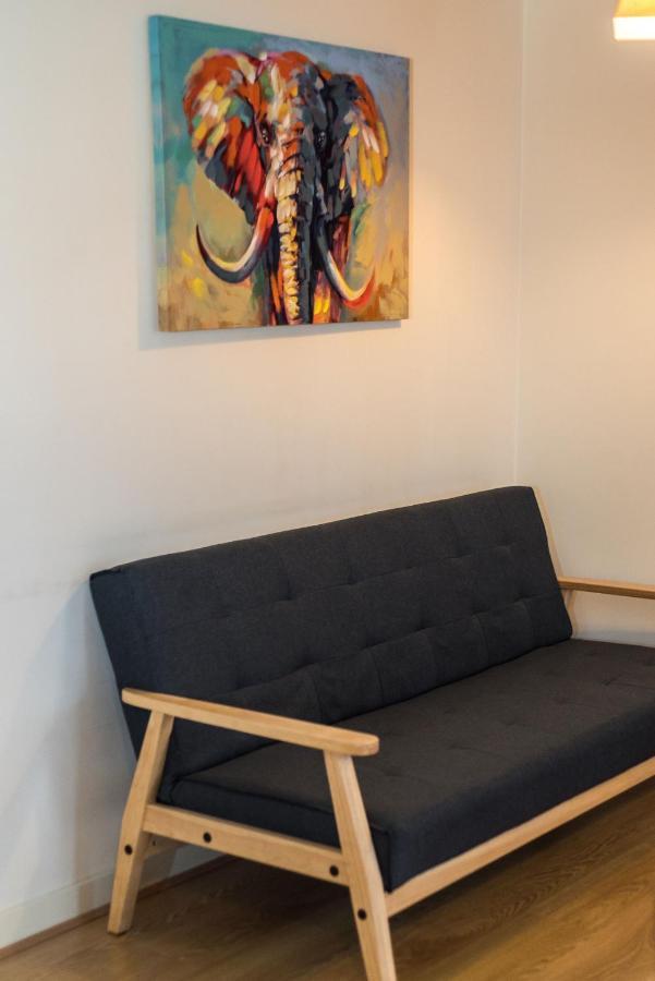 אדינבורו Elegant 2 Bedroom City Centre Apartment - Free Parking - Private Balcony מראה חיצוני תמונה