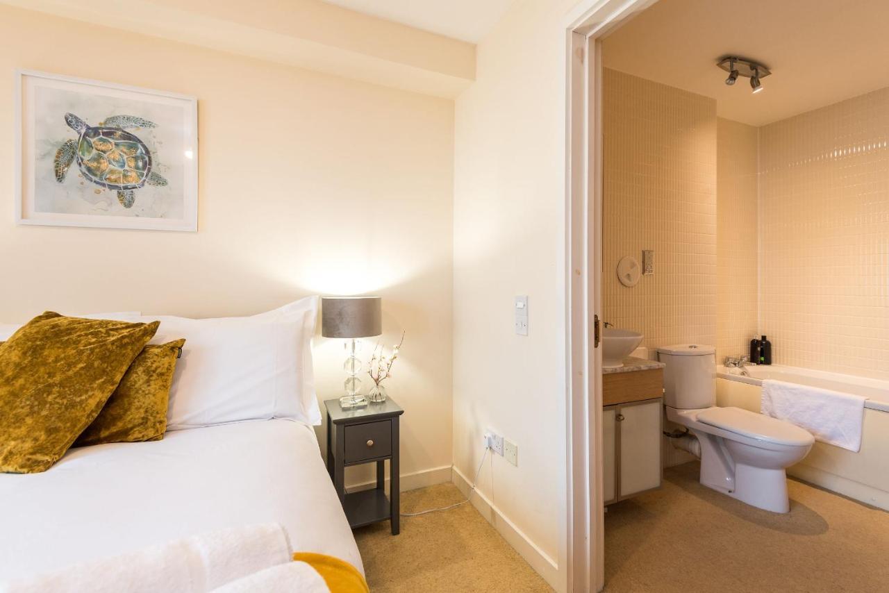 אדינבורו Elegant 2 Bedroom City Centre Apartment - Free Parking - Private Balcony מראה חיצוני תמונה