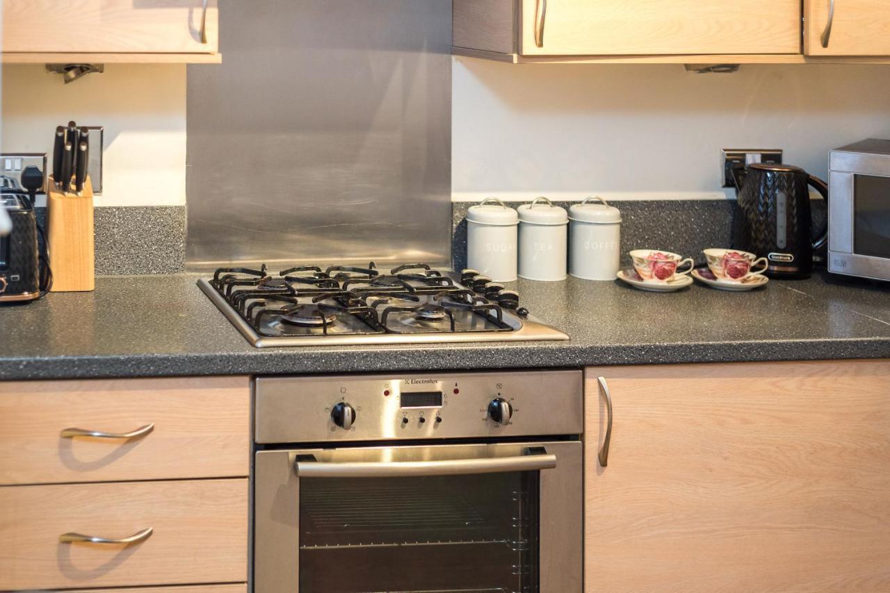 אדינבורו Elegant 2 Bedroom City Centre Apartment - Free Parking - Private Balcony מראה חיצוני תמונה