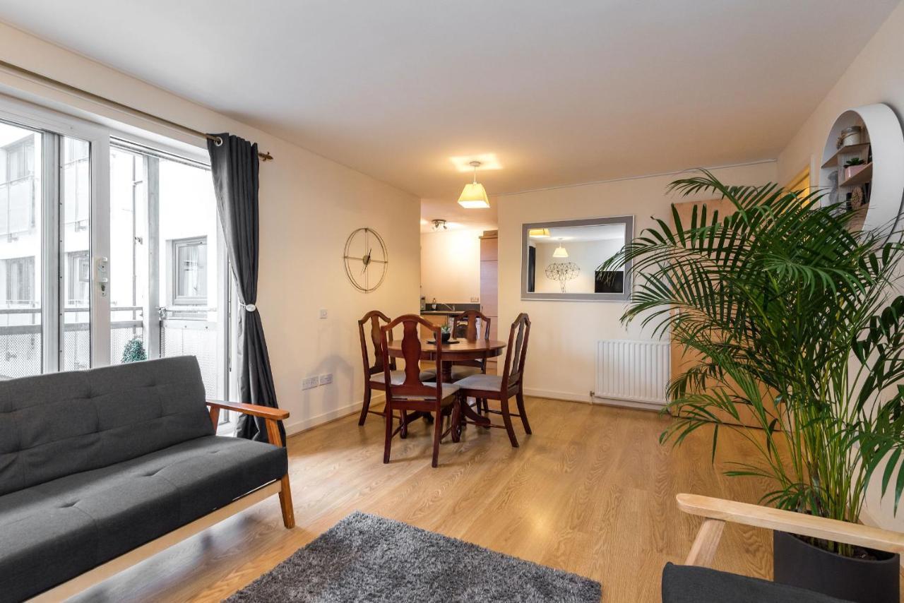 אדינבורו Elegant 2 Bedroom City Centre Apartment - Free Parking - Private Balcony מראה חיצוני תמונה
