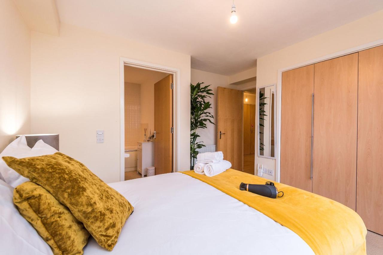 אדינבורו Elegant 2 Bedroom City Centre Apartment - Free Parking - Private Balcony מראה חיצוני תמונה