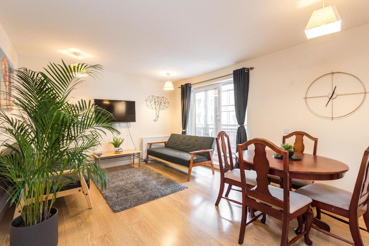 אדינבורו Elegant 2 Bedroom City Centre Apartment - Free Parking - Private Balcony מראה חיצוני תמונה