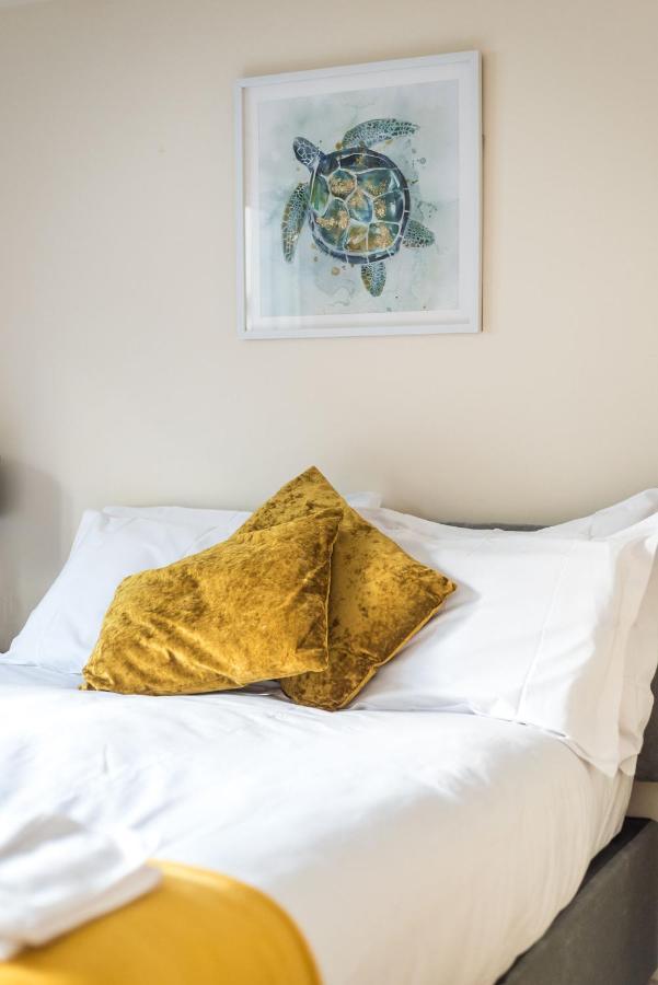 אדינבורו Elegant 2 Bedroom City Centre Apartment - Free Parking - Private Balcony מראה חיצוני תמונה