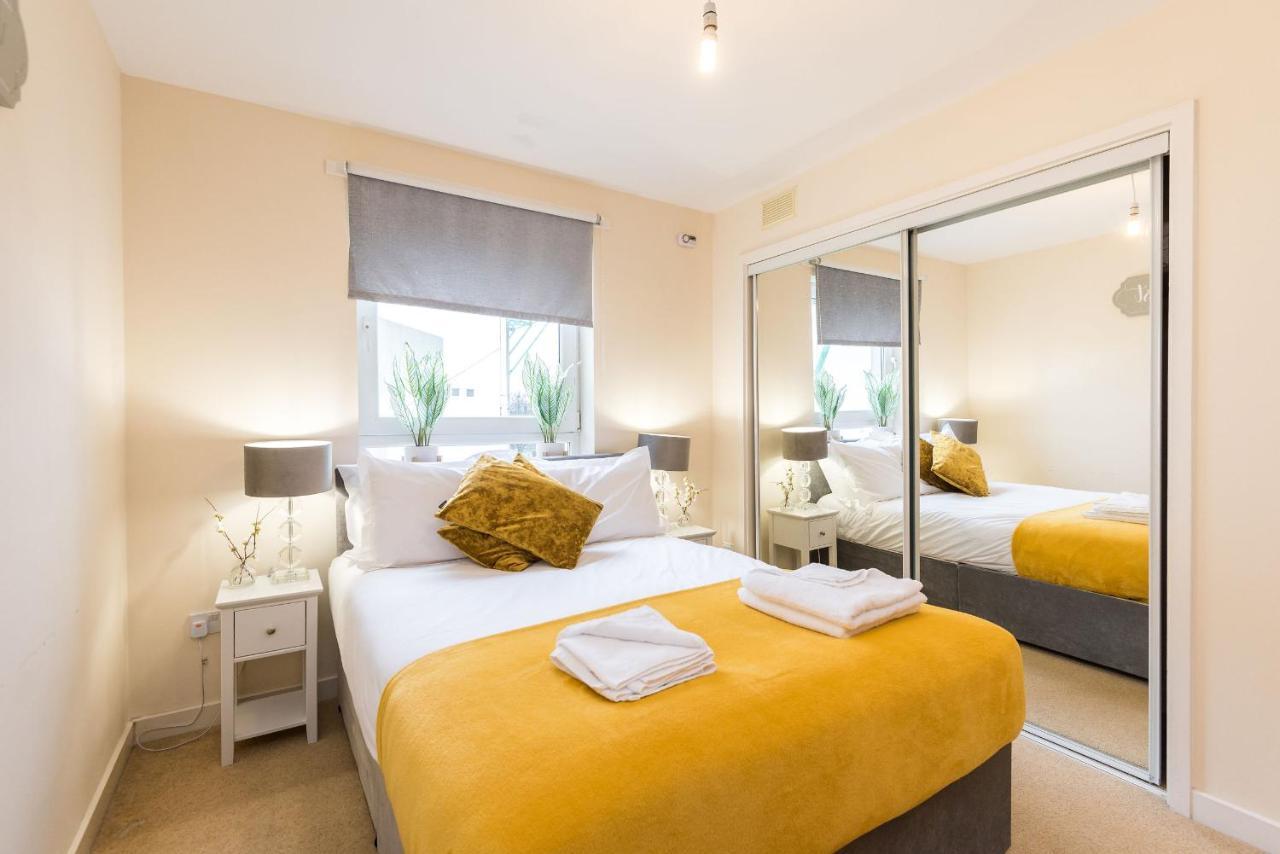 אדינבורו Elegant 2 Bedroom City Centre Apartment - Free Parking - Private Balcony מראה חיצוני תמונה