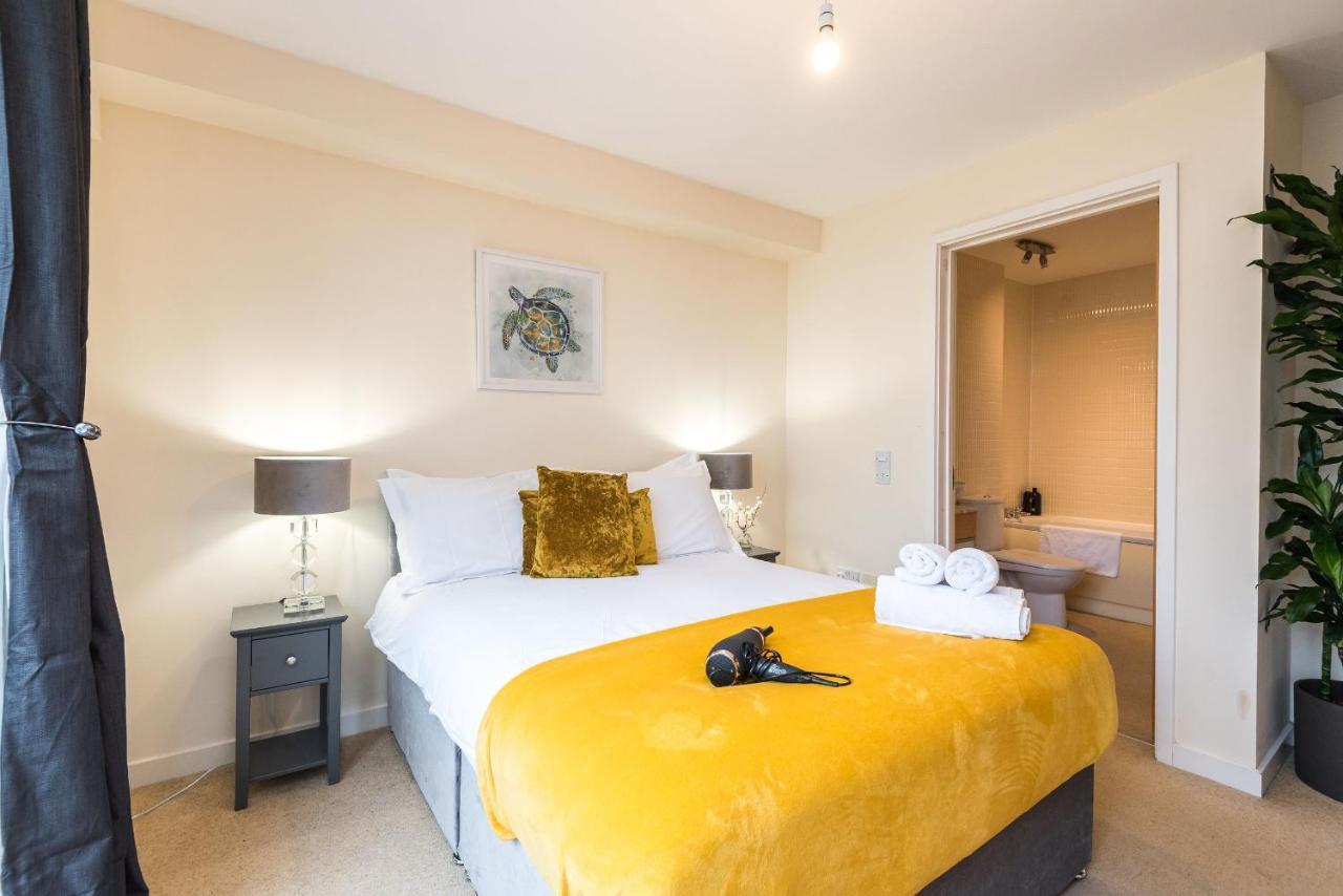 אדינבורו Elegant 2 Bedroom City Centre Apartment - Free Parking - Private Balcony מראה חיצוני תמונה