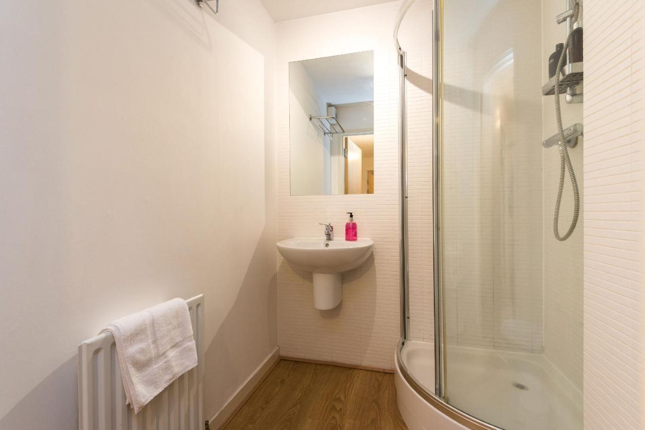 אדינבורו Elegant 2 Bedroom City Centre Apartment - Free Parking - Private Balcony מראה חיצוני תמונה
