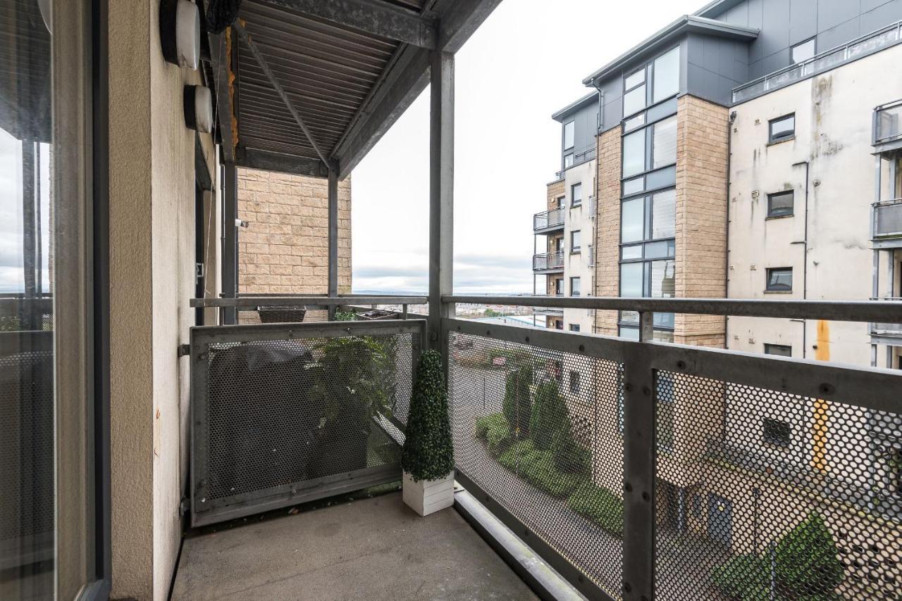 אדינבורו Elegant 2 Bedroom City Centre Apartment - Free Parking - Private Balcony מראה חיצוני תמונה