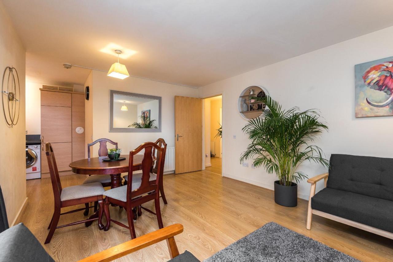 אדינבורו Elegant 2 Bedroom City Centre Apartment - Free Parking - Private Balcony מראה חיצוני תמונה